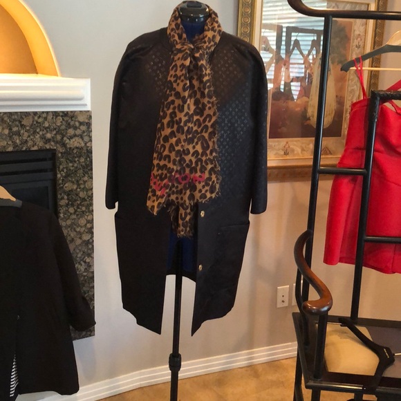 Authentic Louis Vuitton coat - Picture 3 of 16